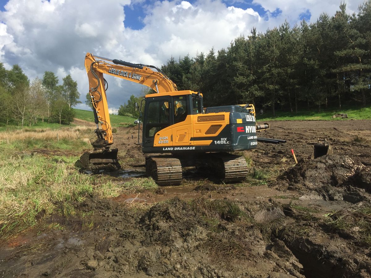 14 tonne Hyundai tracked excavator